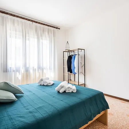 Casa 94 - Bright Apartment, 15min From Venice * 파바로 베네토