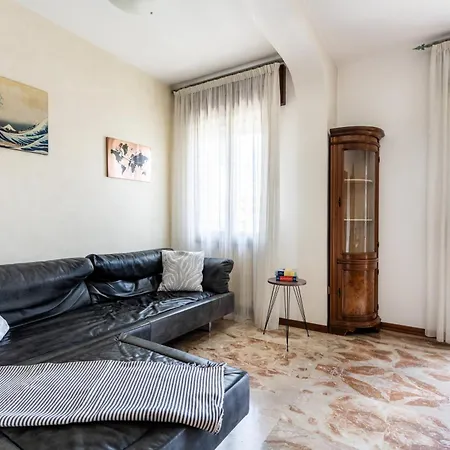 Casa 94 - Bright Apartment, 15min From Venice Ferienhaus