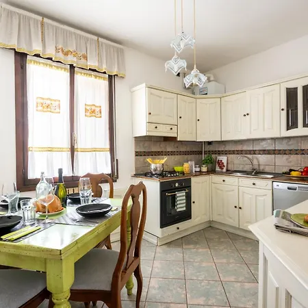 Casa 94 - Bright Apartment, 15min From Venice