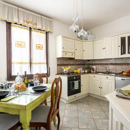 Casa 94 - Bright Apartment, 15min From Venice