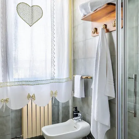 Casa 94 - Bright Apartment, 15min From Venice 펜션 *
