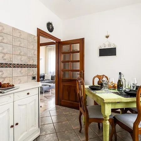 Casa 94 - Bright Apartment, 15min From Venice 파바로 베네토