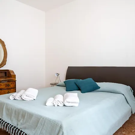 Casa 94 - Bright Apartment, 15min From Venice * 파바로 베네토