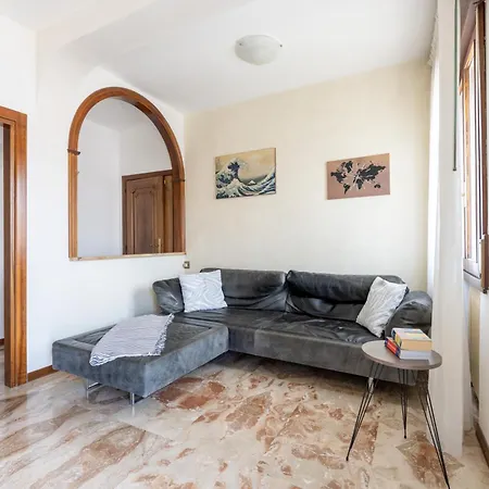 Casa 94 - Bright Apartment, 15min From Venice * 파바로 베네토