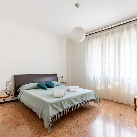 Casa 94 - Bright Apartment, 15min From Venice