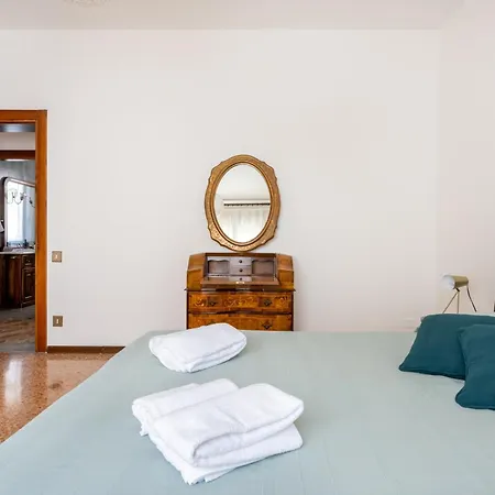 Casa 94 - Bright Apartment, 15min From Venice *