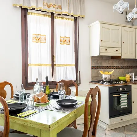 Casa 94 - Bright Apartment, 15min From Venice *